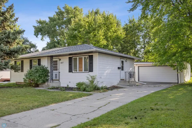 $255,000 | 817 30th Street North, Fargo, ND 58102