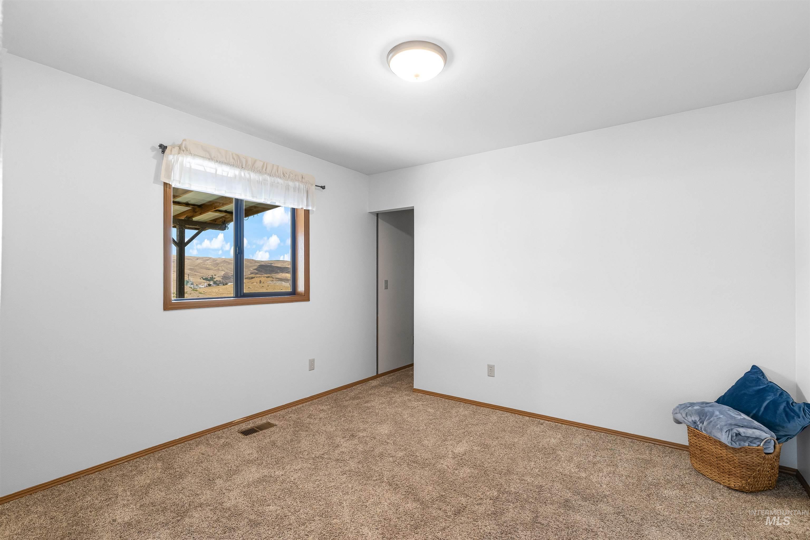 1409 29th Street Lewiston, ID 83501 - Photo 22 of 30 Carpeted empty room featuring baseboards