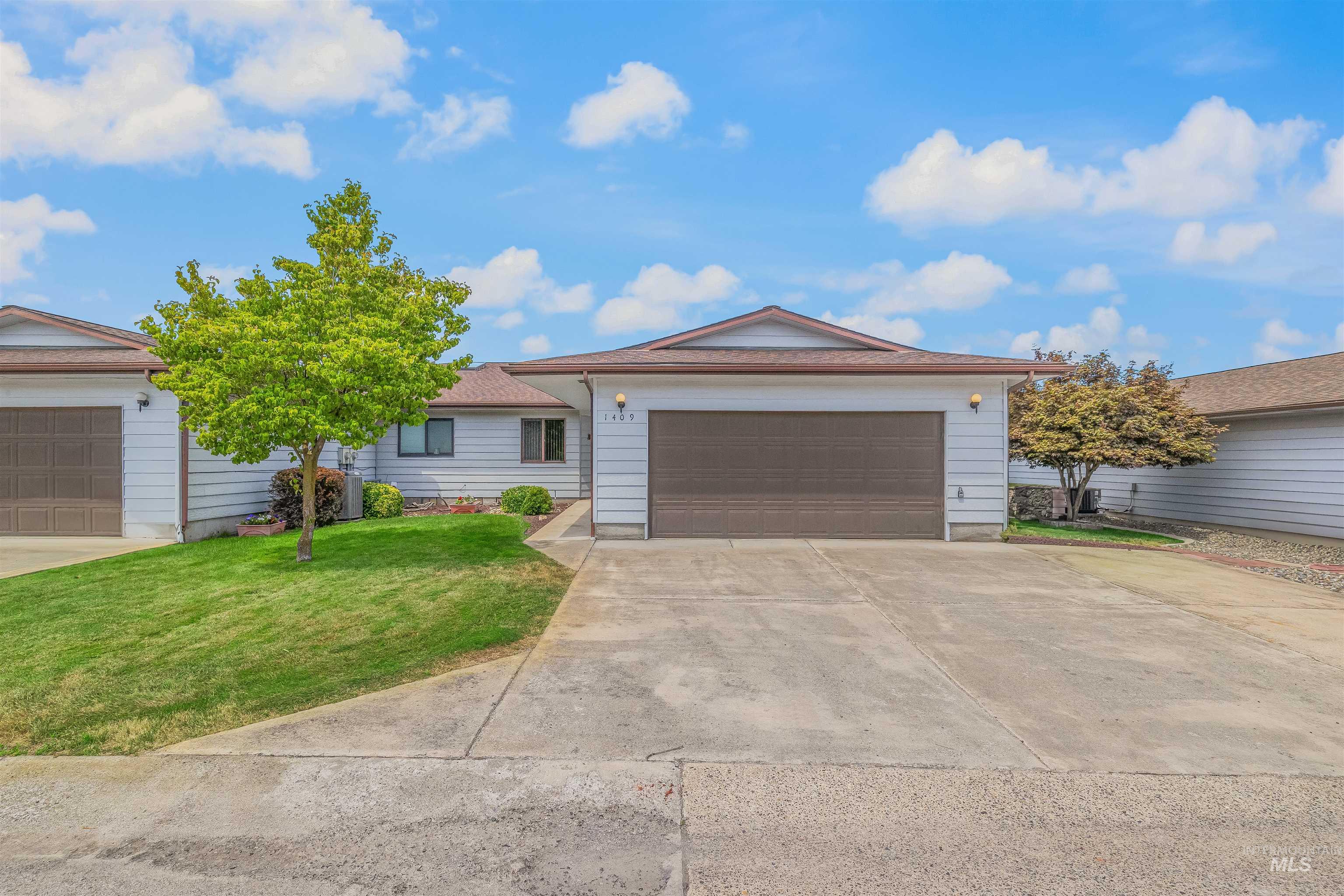 1409 29th Street Lewiston, ID 83501 - Photo 29 of 30 Single story home with concrete driveway, a front lawn, and a garage