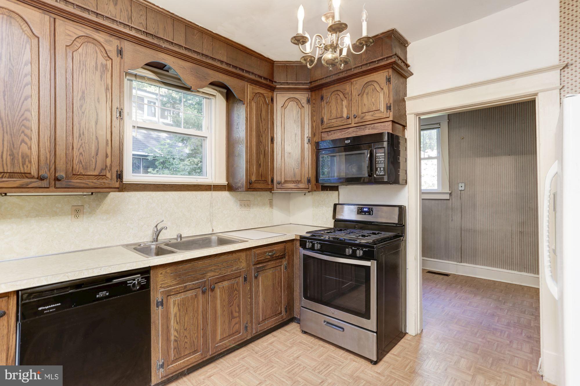 1411 Highland Drive Silver Spring, MD 20910 - Photo 10 of 36