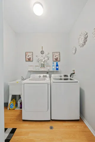 $395,000 | 456 Kelly Court, Romeoville, IL 60446