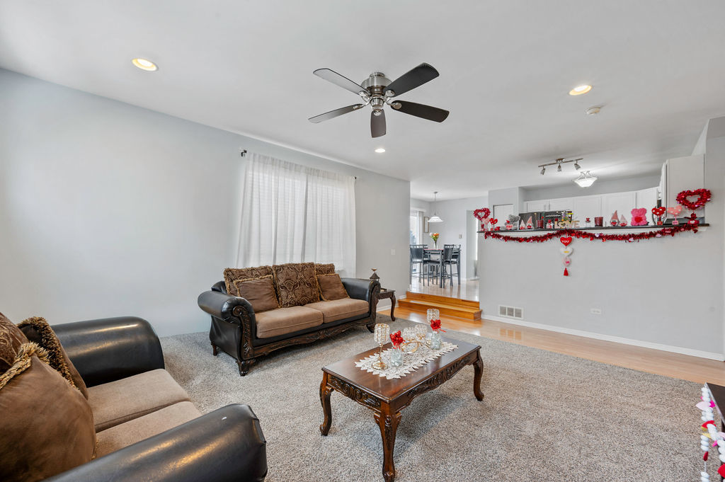 456 Kelly Court Romeoville, IL 60446 - Photo 9 of 29