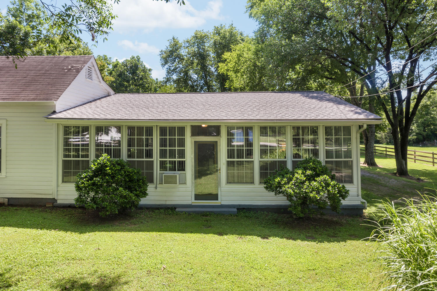 2448 Hickory Valley Road Chattanooga, TN 37421 - Photo 3 of 32 Front Porch - Enclosed