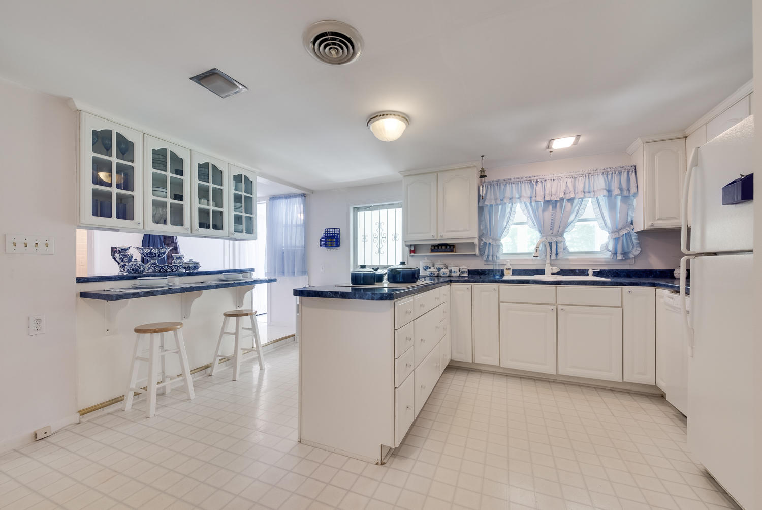 2448 Hickory Valley Road Chattanooga, TN 37421 - Photo 23 of 32 Kitchen