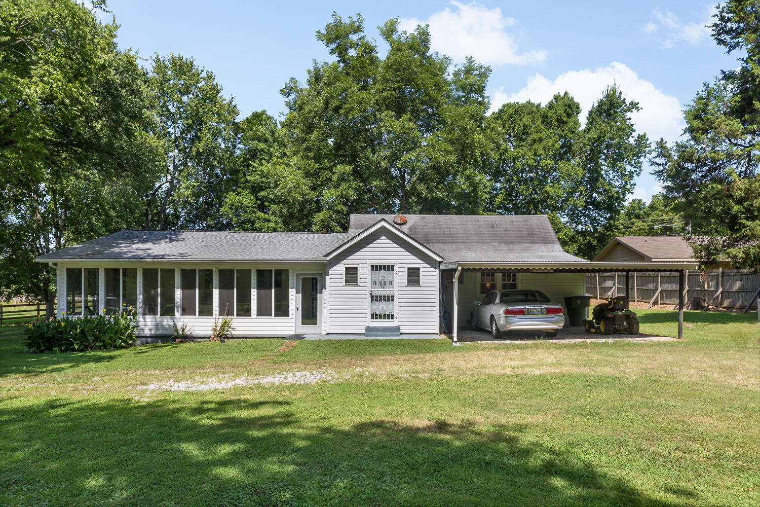 2448 Hickory Valley Road Chattanooga, TN 37421 - Photo 4 of 32 Back with Sunroom & Carport