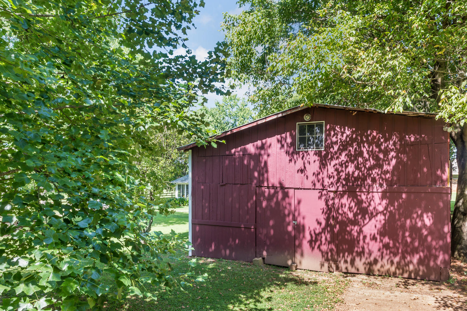 2448 Hickory Valley Road Chattanooga, TN 37421 - Photo 8 of 32 Barn - Back Side