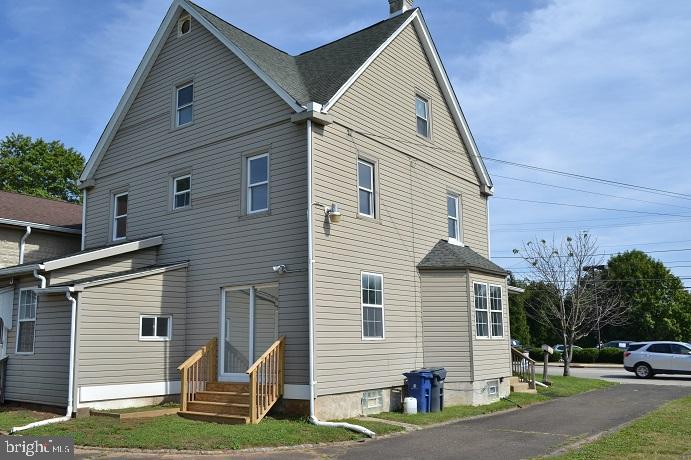 1664 Easton Road Willow Grove, PA 19090 - Photo 4 of 37 a view of a house with a yard