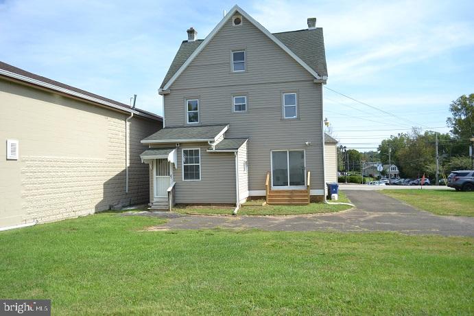 1664 Easton Road Willow Grove, PA 19090 - Photo 5 of 37 a view of a house with a yard and sitting area