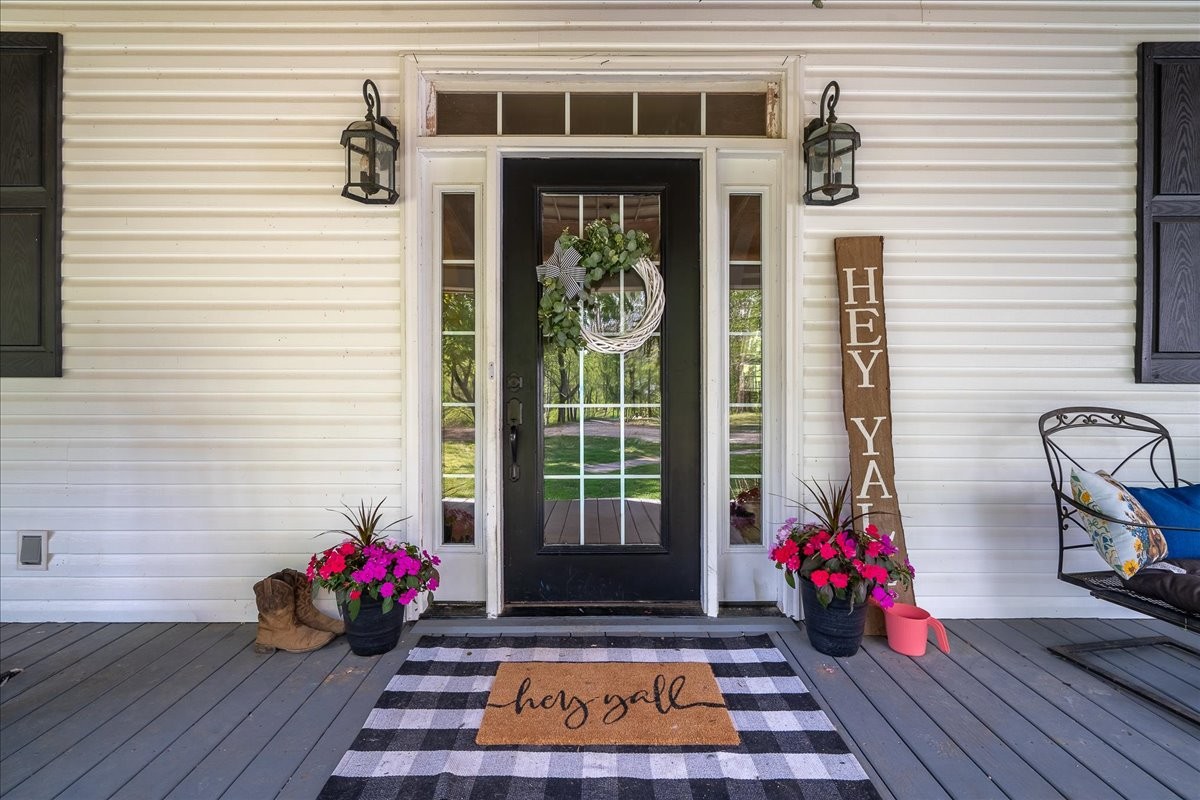 226 Nash Road Summertown, TN 38483 - Photo 46 of 55 a front view of a house with large garden