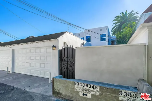 a view of a house with a garage