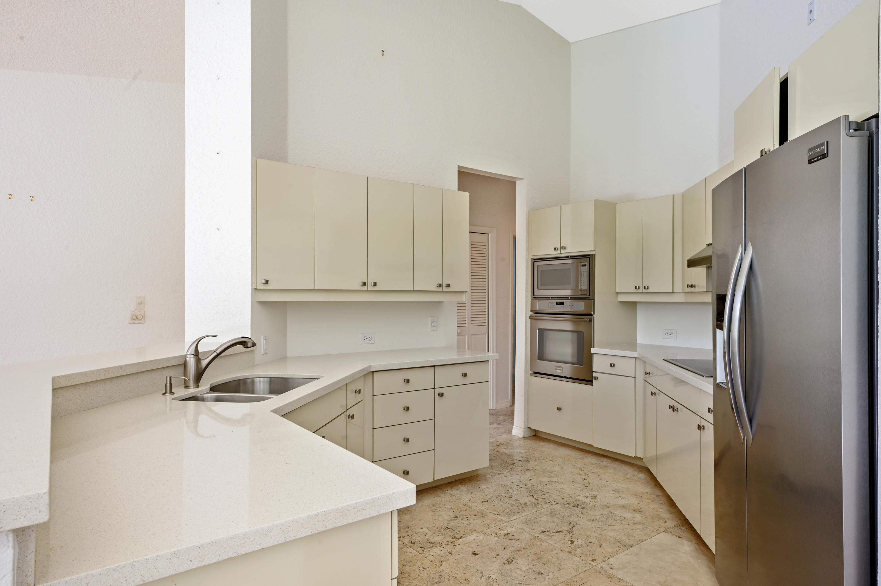 3232 Westminster Drive Boca Raton, FL 33496 - Photo 13 of 40 Kitche 5