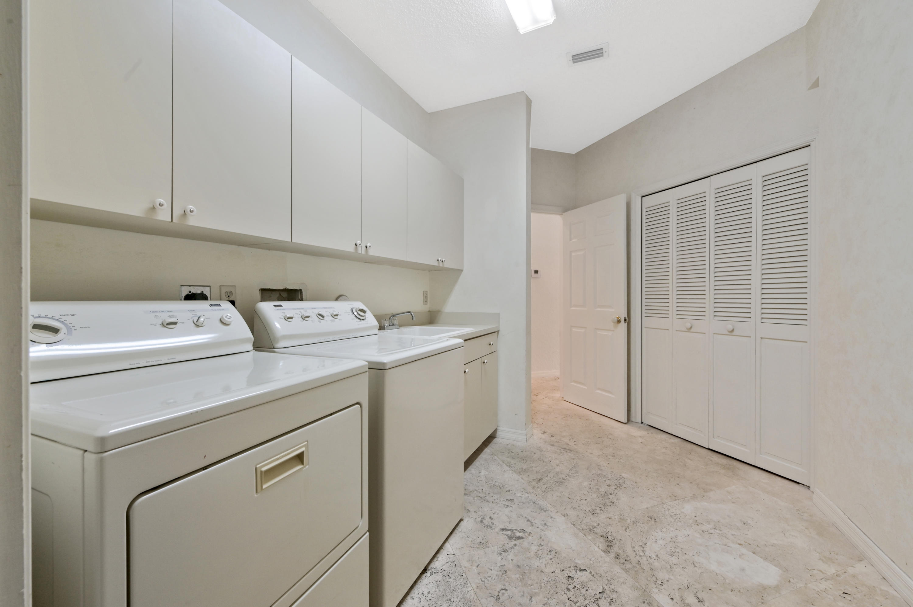 3232 Westminster Drive Boca Raton, FL 33496 - Photo 21 of 40 LAundry 01