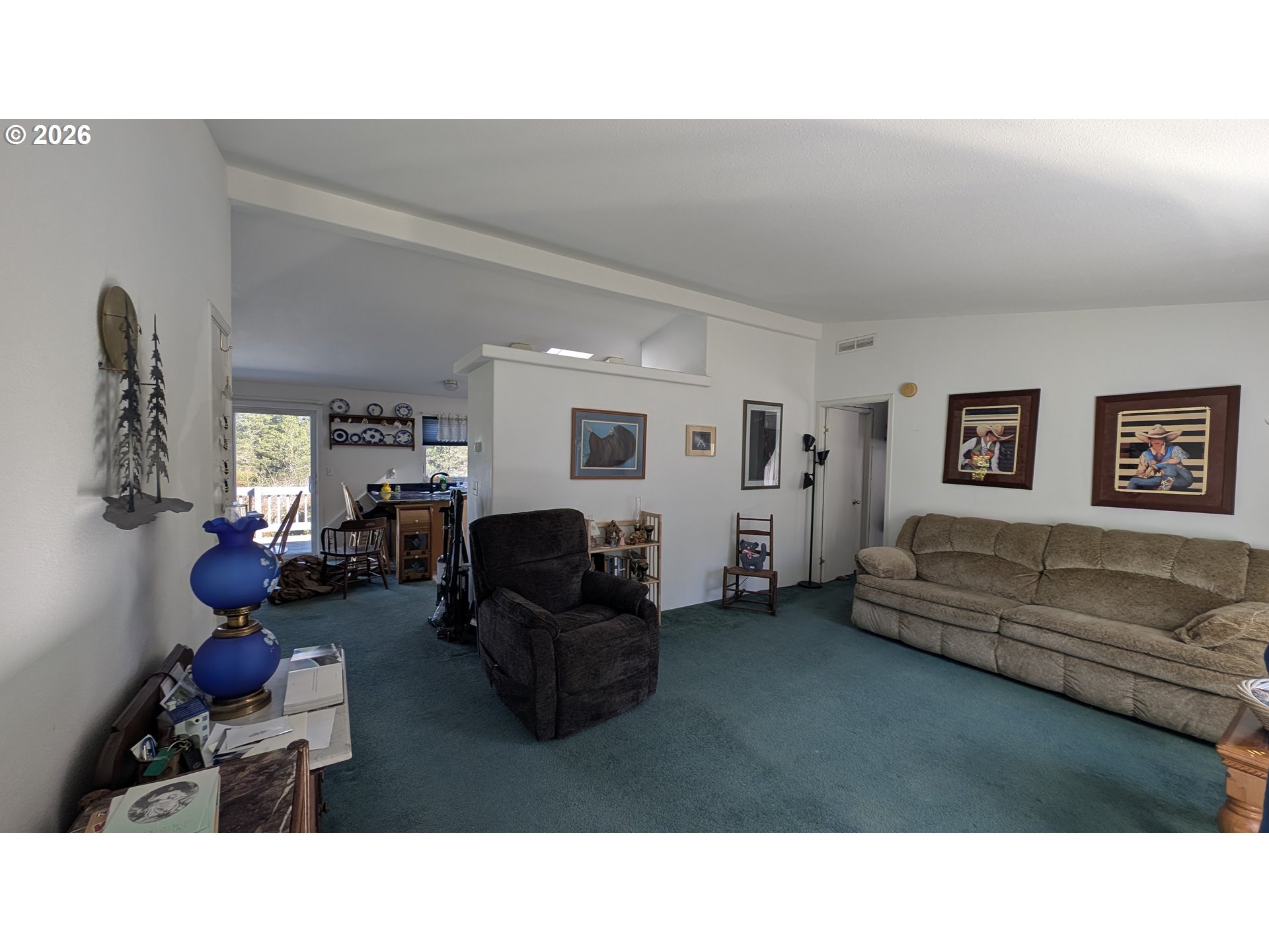 5091 Heceta Beach Road Florence, OR 97439 - Photo 2 of 13 Living Room/Entrance