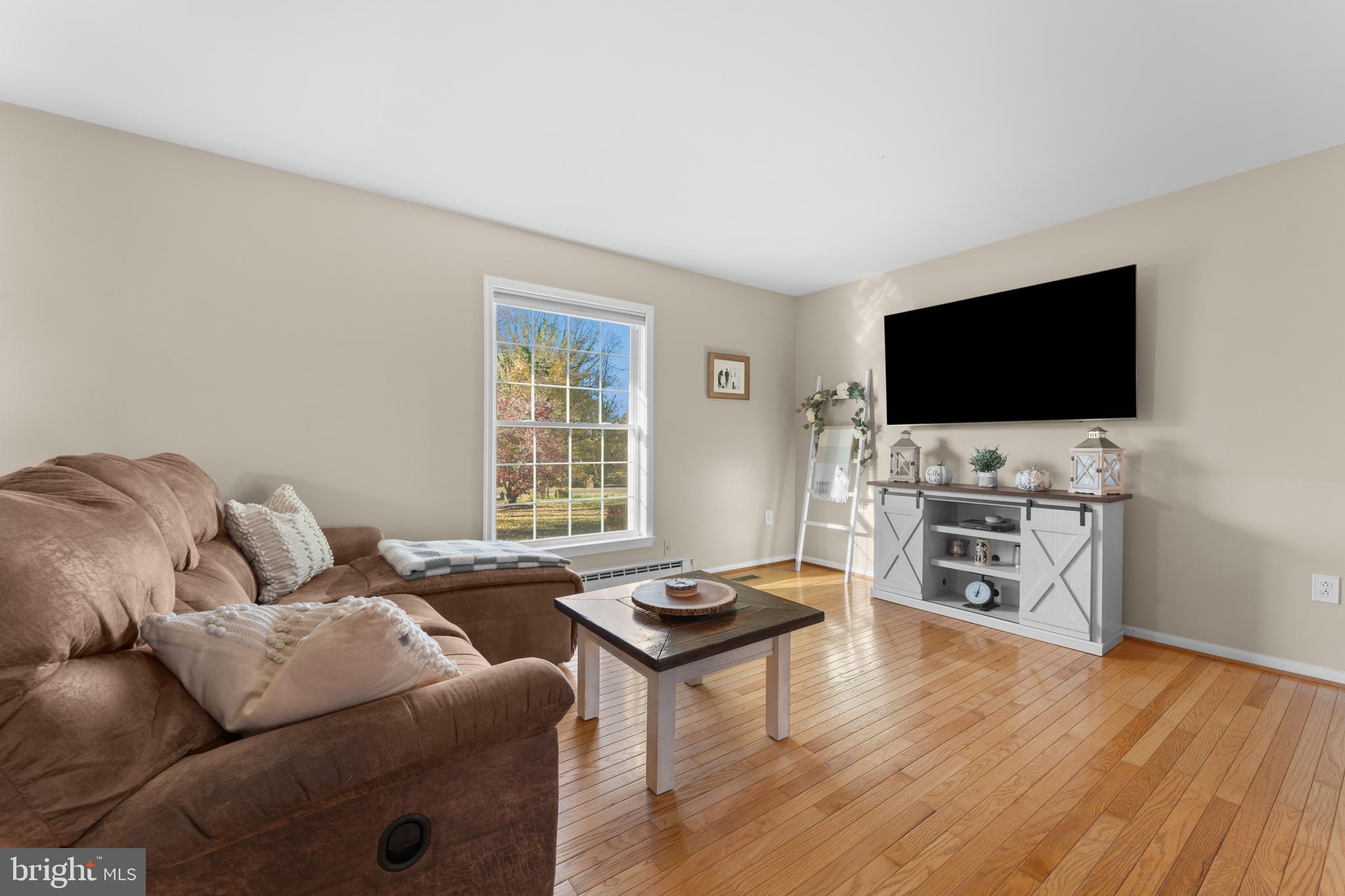 5057 Old Auburn Road Warrenton, VA 20187 - Photo 8 of 47 a living room with furniture and a flat screen tv