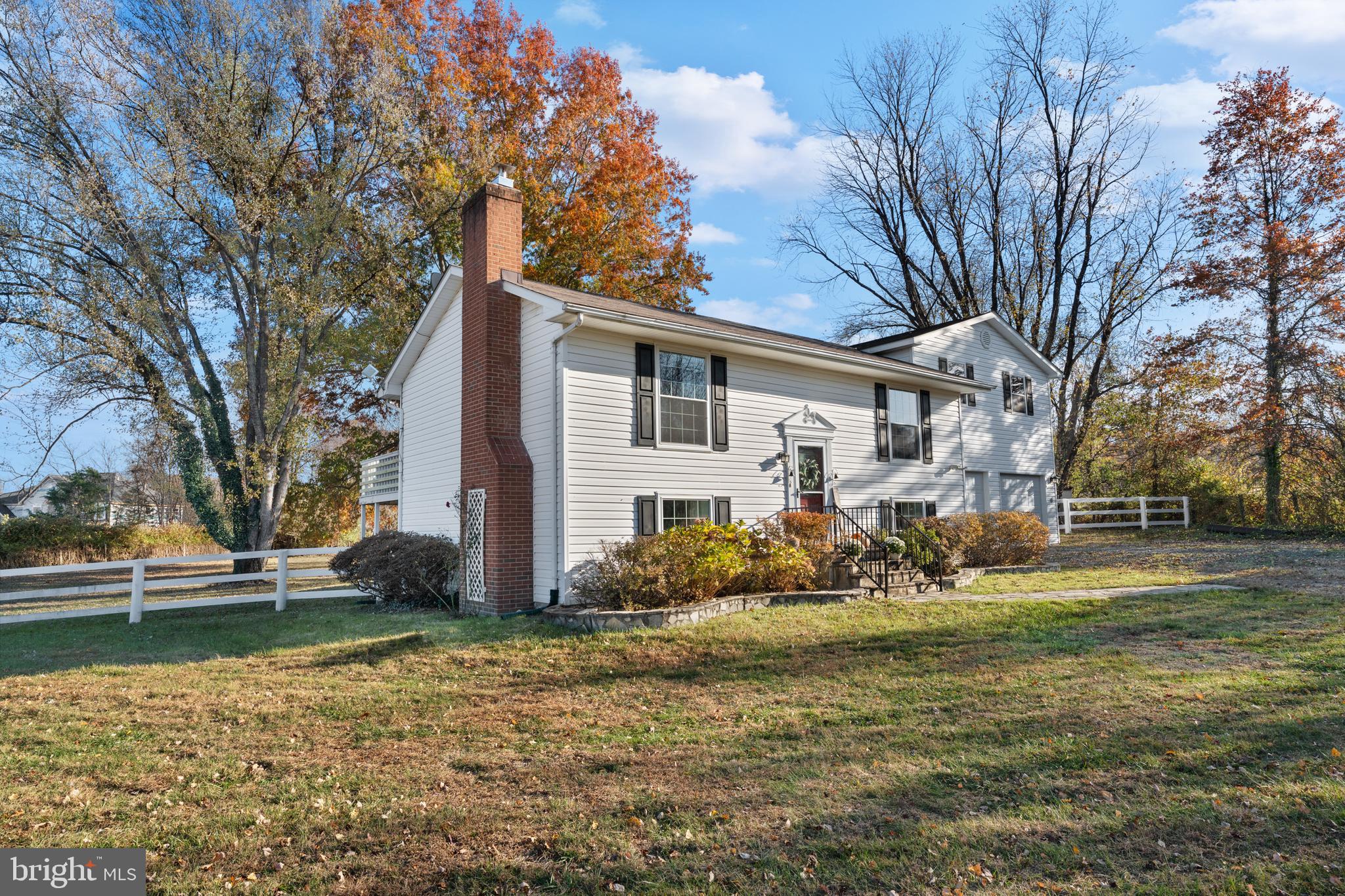5057 Old Auburn Road Warrenton, VA 20187 - Photo 9 of 47 a front view of a house with garden