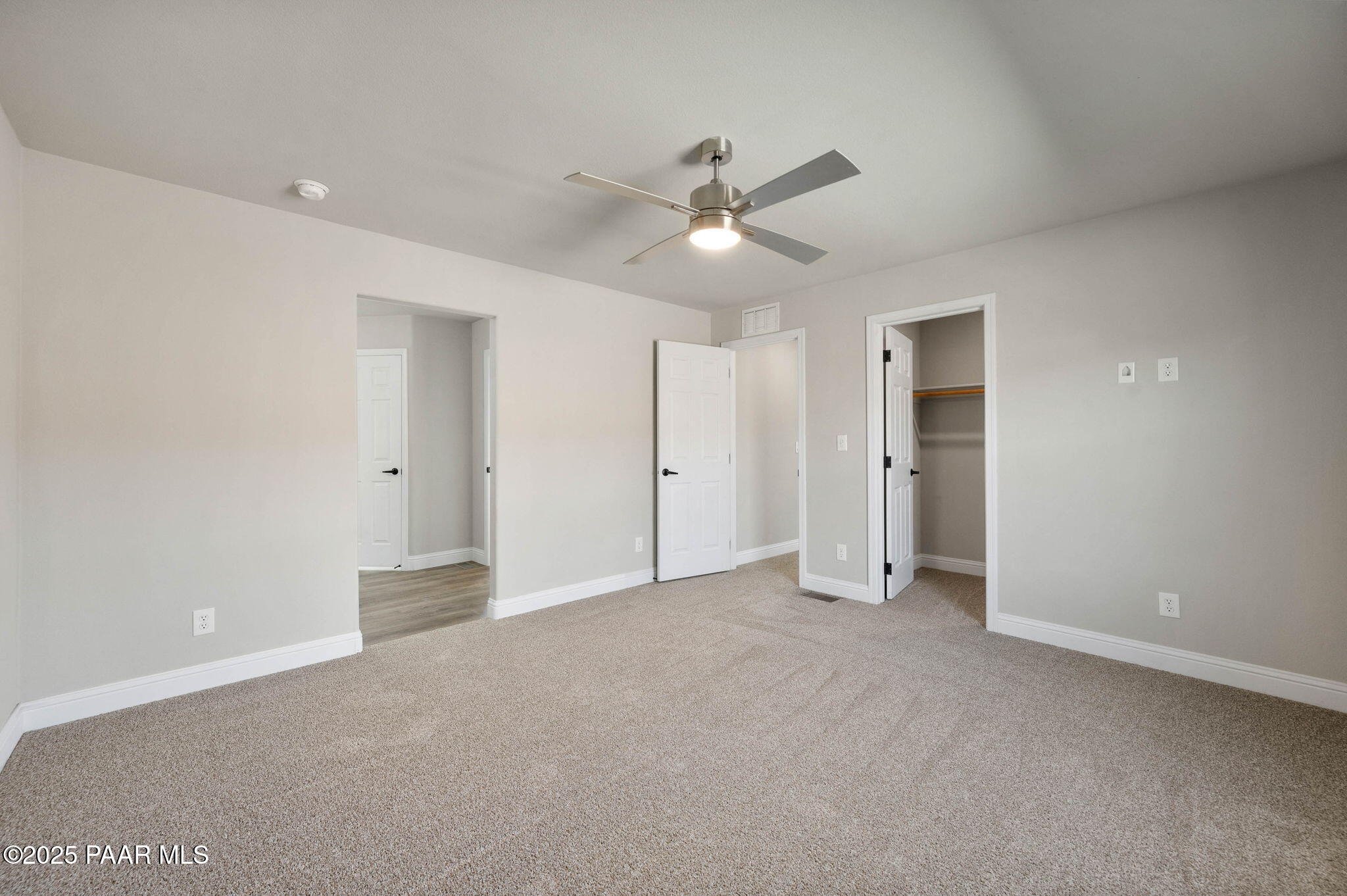 9815 East Ringold Road Dewey, AZ 86327 - Photo 21 of 25 a view of an empty room with a ceiling fan