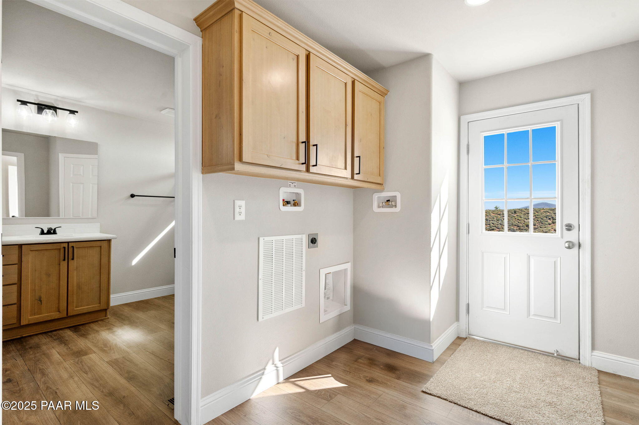 9815 East Ringold Road Dewey, AZ 86327 - Photo 24 of 25 a view of a kitchen cabinets and wooden floor
