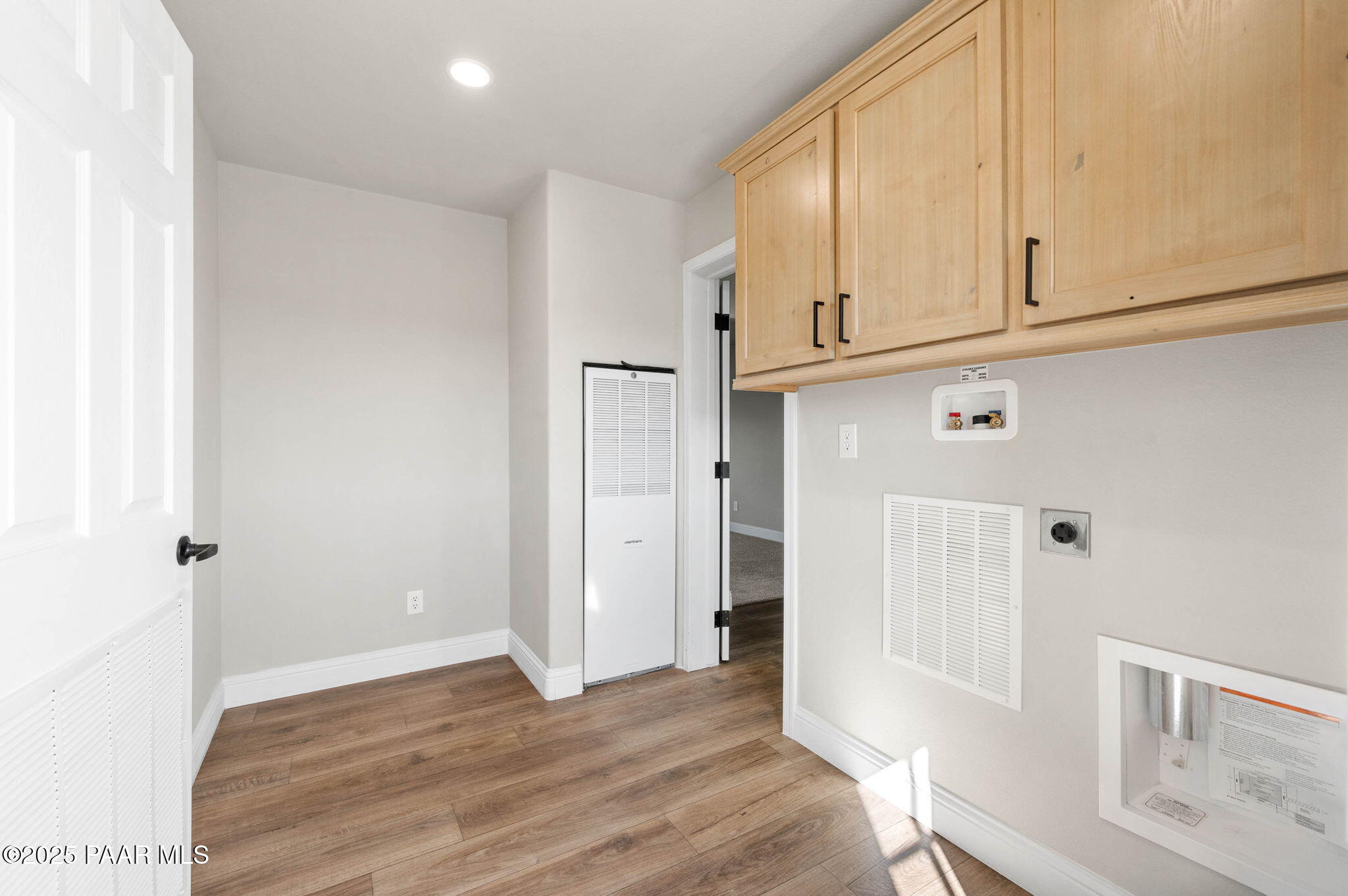 9815 East Ringold Road Dewey, AZ 86327 - Photo 25 of 25 a view of empty room with wooden floor