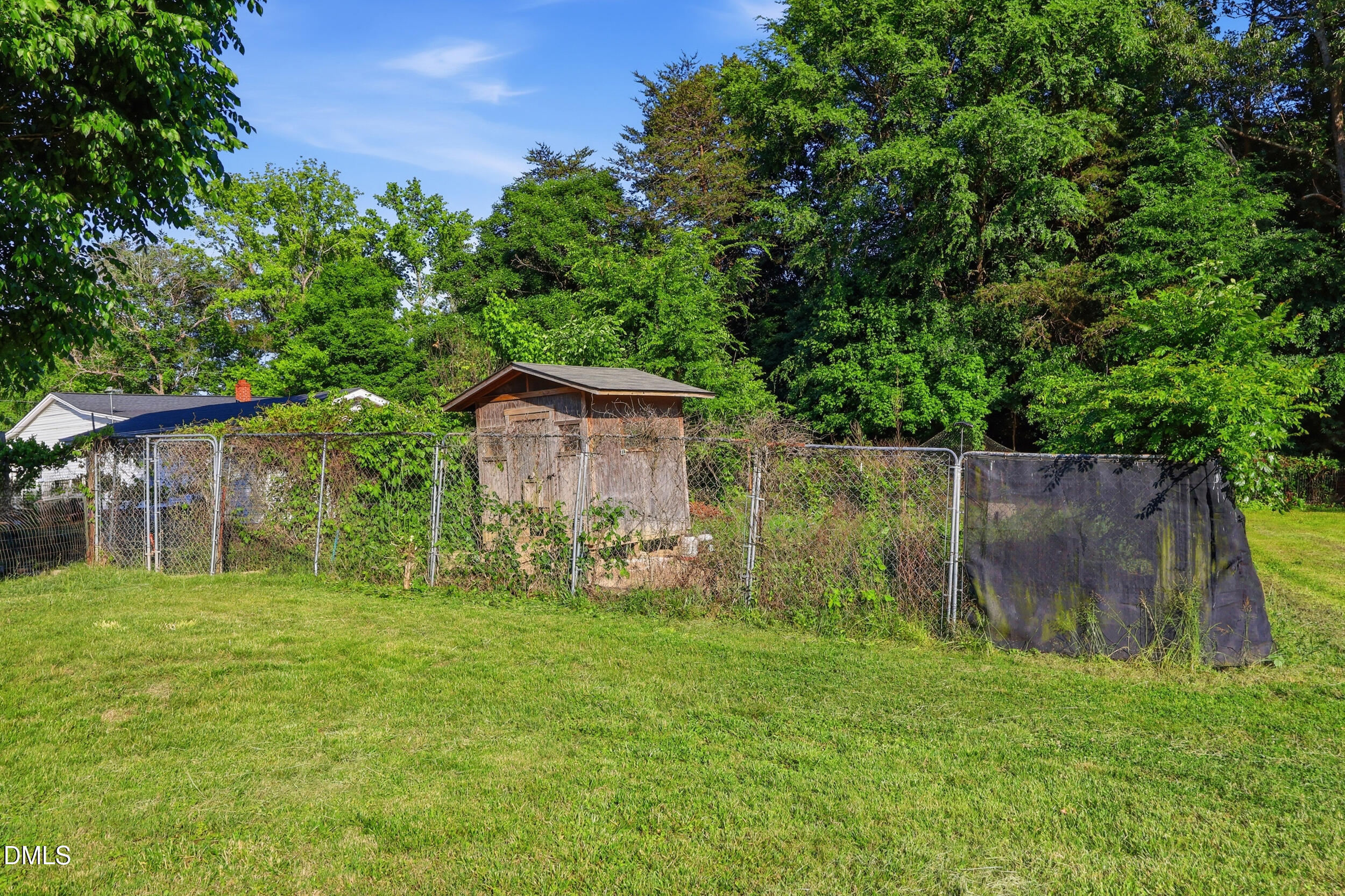 2631 South Jim Minor Road Haw River, NC 27258 - Photo 45 of 62 a backyard of a house with table and chairs