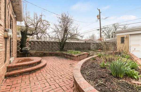 $299,900 | 9534 South Sacramento Avenue, Evergreen Park, IL 60805