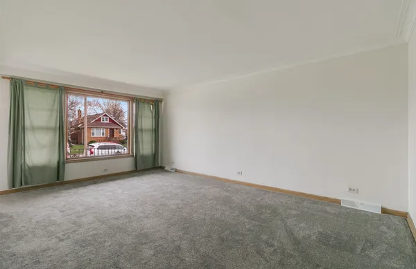 $299,900 | 9534 South Sacramento Avenue, Evergreen Park, IL 60805