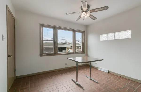 $299,900 | 9534 South Sacramento Avenue, Evergreen Park, IL 60805