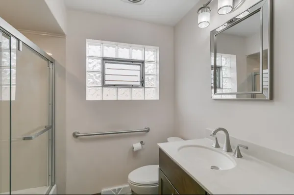$299,900 | 9534 South Sacramento Avenue, Evergreen Park, IL 60805