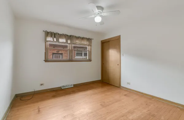 $299,900 | 9534 South Sacramento Avenue, Evergreen Park, IL 60805