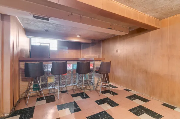 $299,900 | 9534 South Sacramento Avenue, Evergreen Park, IL 60805