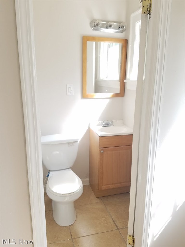 4018 Elmwood Road Cleveland Heights, OH 44121 - Photo 4 of 21 1st floor half bath