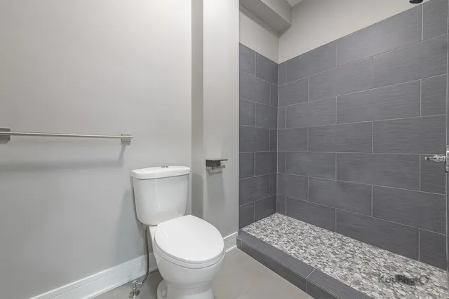 $750,000 | 3044 West Irving Park Road, Chicago, IL 60618