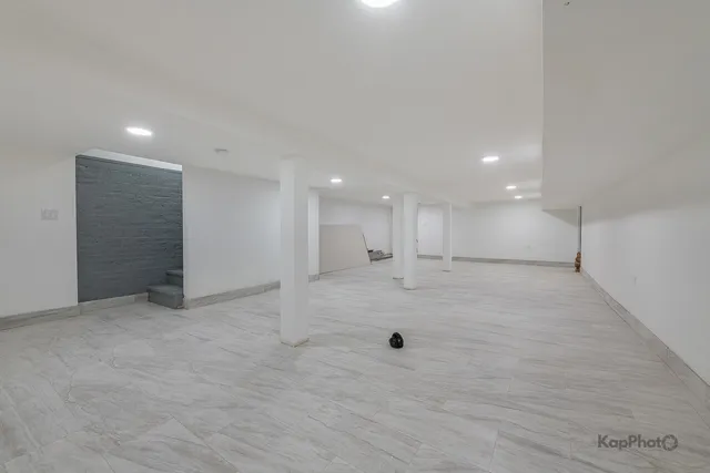 $750,000 | 3044 West Irving Park Road, Chicago, IL 60618