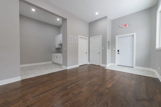 $750,000 | 3044 West Irving Park Road, Chicago, IL 60618