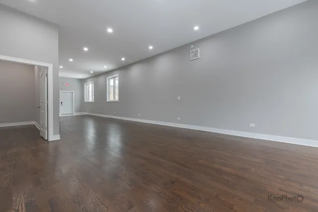 $750,000 | 3044 West Irving Park Road, Chicago, IL 60618