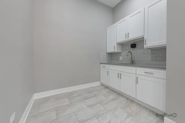 $750,000 | 3044 West Irving Park Road, Chicago, IL 60618