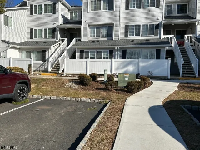 $249,900 | 61 Cheswich Court, Bedminster, NJ 07921