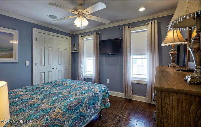 a bedroom with a bed and a mirror on dresser