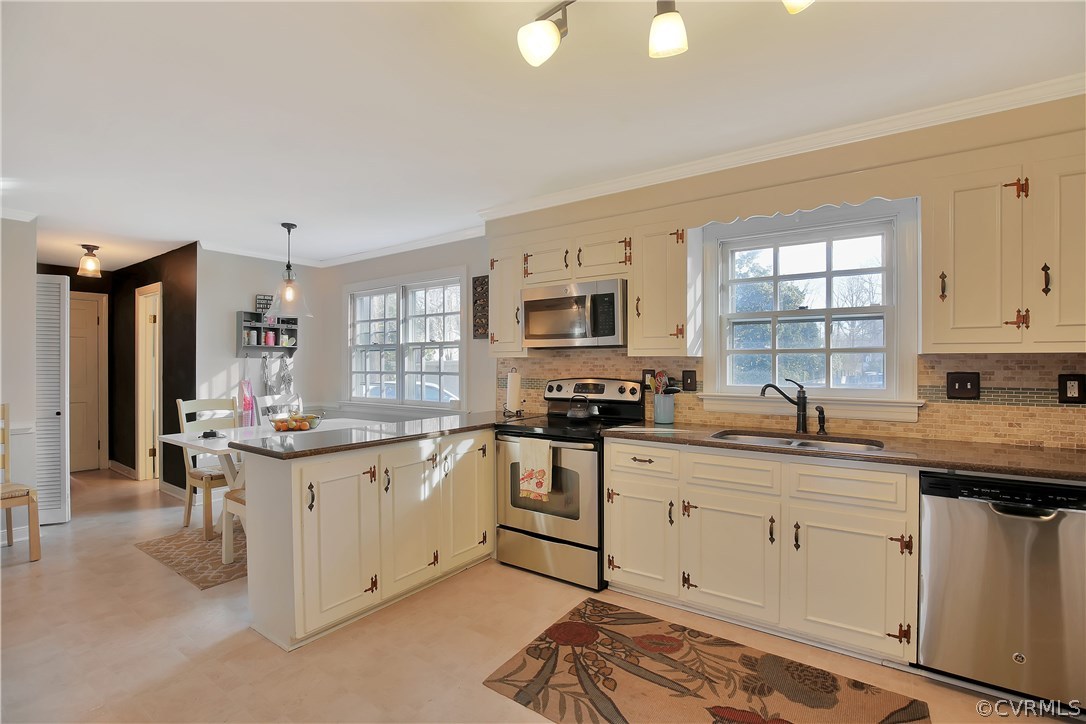 2633 Dovershire Road North Chesterfield, VA 23235 - Photo 7 of 27 Gallery Image 7