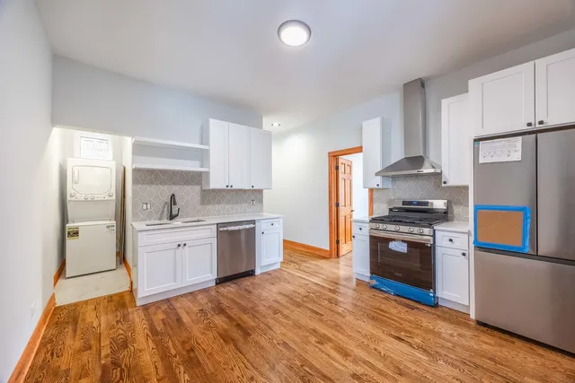 $2,995 | 2842 West Augusta Boulevard, Unit 2E, Chicago, IL 60622