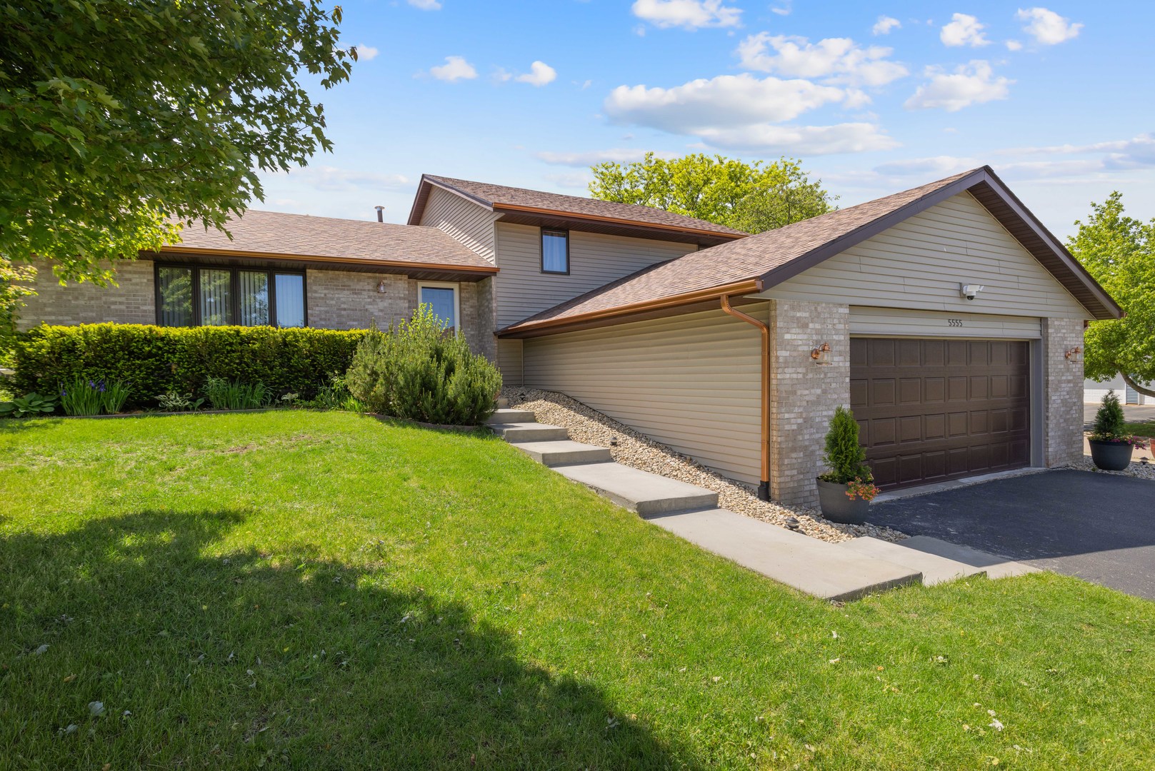 5555 Raspberry Trail Rockford, IL 61114 - Photo 1 of 25 Gallery Image 1