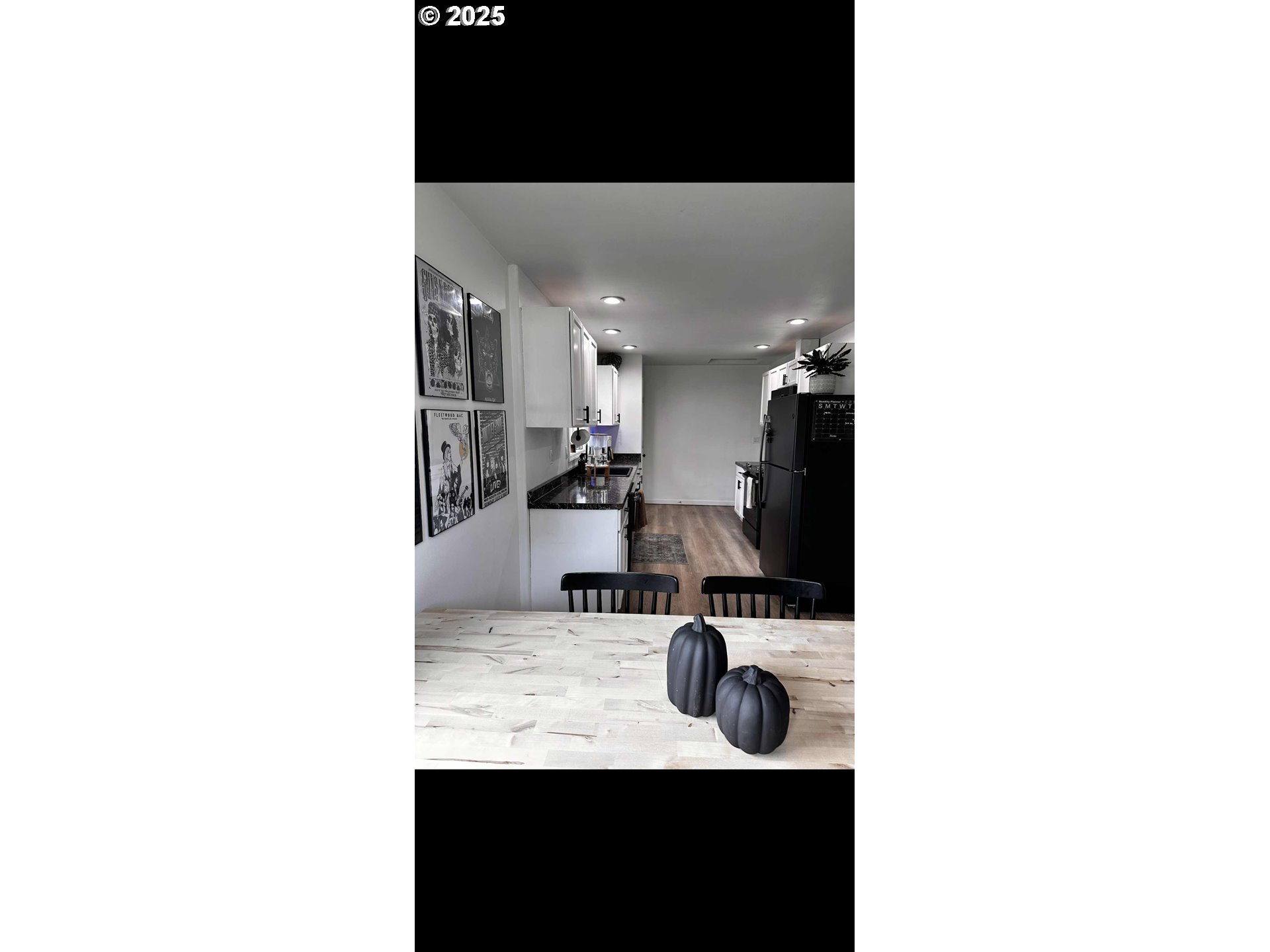 2136 Greenwood Avenue Reedsport, OR 97467 - Photo 18 of 20 a view of a living room with a sink and cabinets