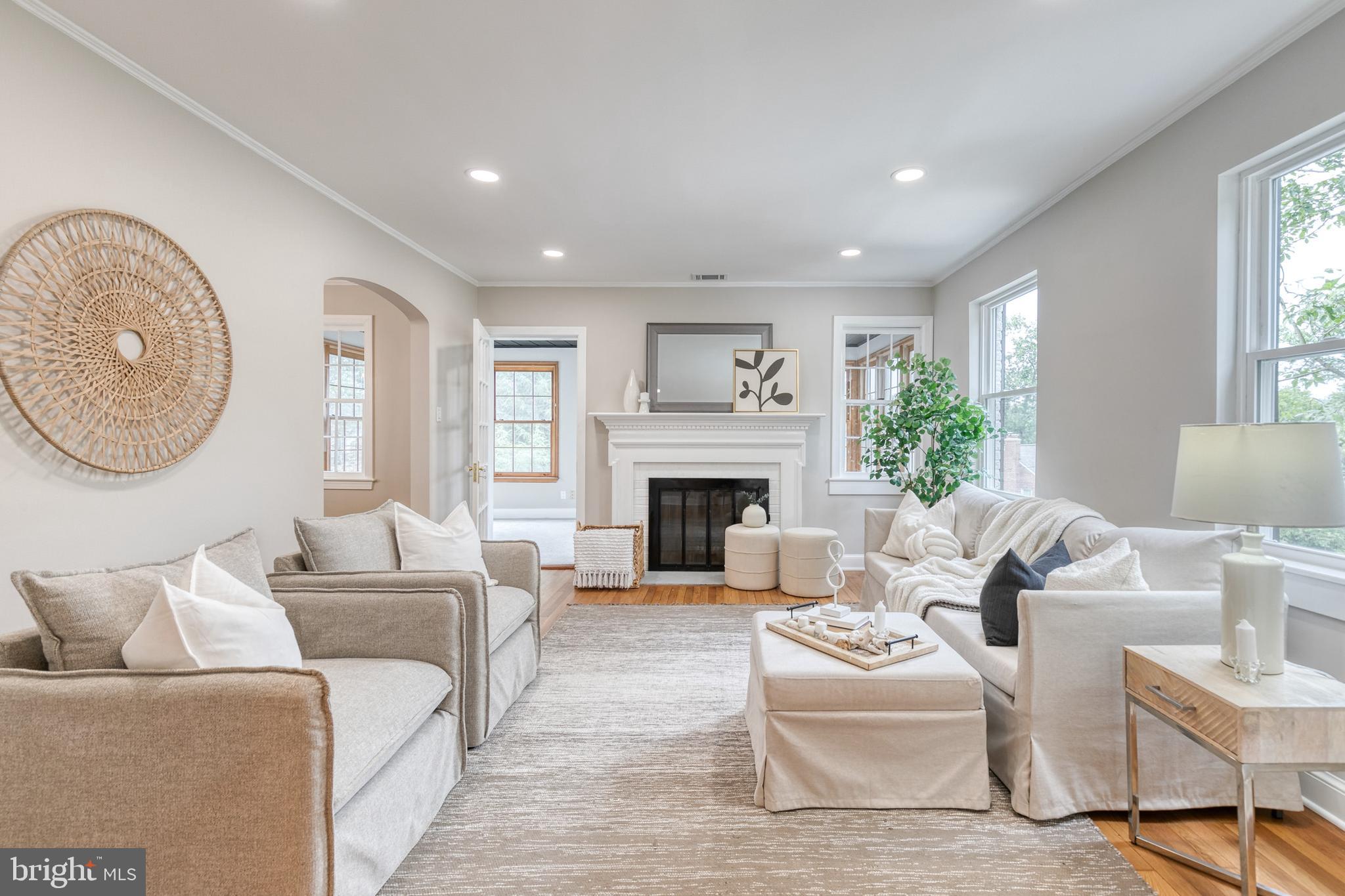 8214 Larry Place Chevy Chase, MD 20815 - Photo 4 of 51