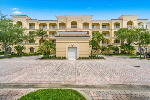 $392,000 | 19 Harbour Isle Drive West, Unit 305, Hutchinson Island, FL 34949