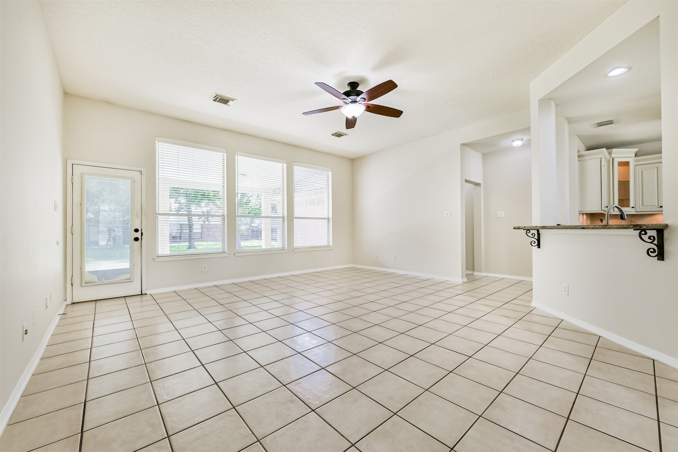 2401 Woody Road Pearland, TX 77581 - Photo 5 of 31