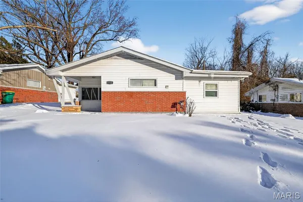 $114,900 | 9732 Cambria Drive, St. Louis, MO 63136