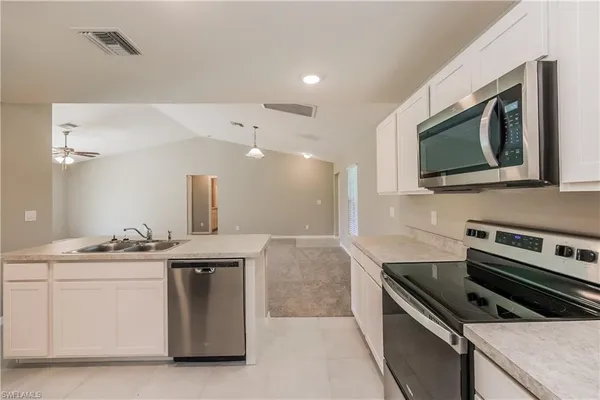 $1,885 | 2819 37th Street Southwest, Lehigh Acres, FL 33976