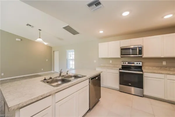 $1,885 | 2819 37th Street Southwest, Lehigh Acres, FL 33976