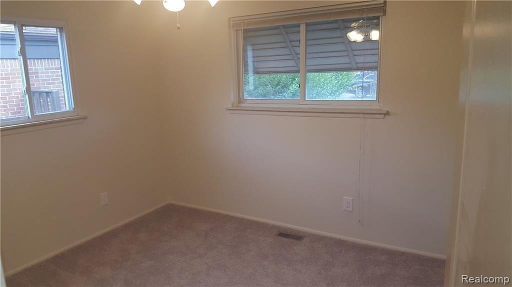 12925 Common Road Warren, MI 48088 - Photo 10 of 21 bed.jpg