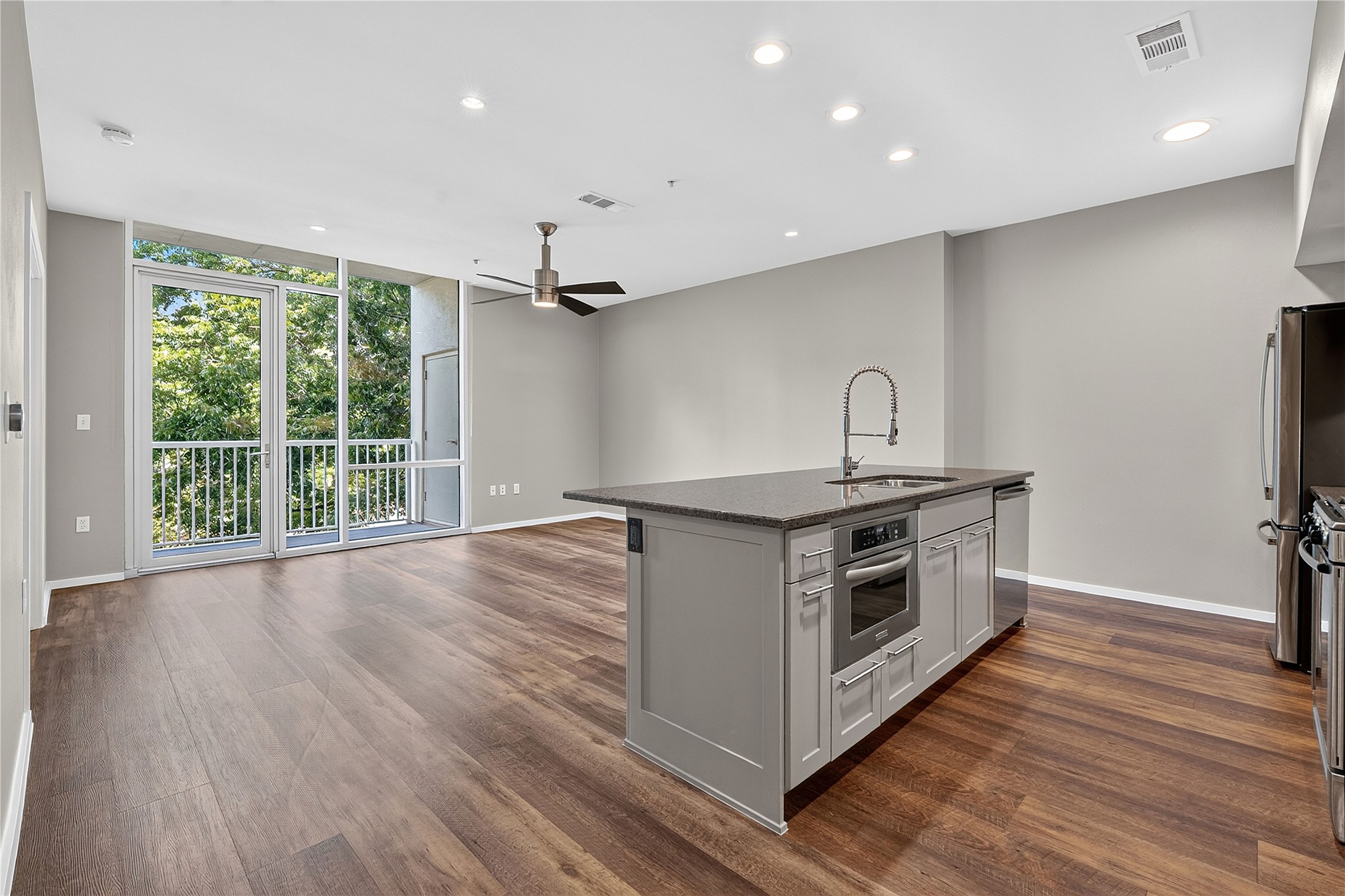 1600 Barton Springs Road, Unit 5308 Austin, TX 78704 - Photo 17 of 34 Light and bright living space.