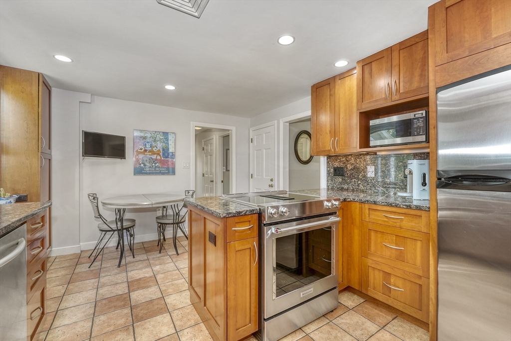 186 Conant Road Westwood, MA 02090 - Photo 9 of 34 Gallery Image 9